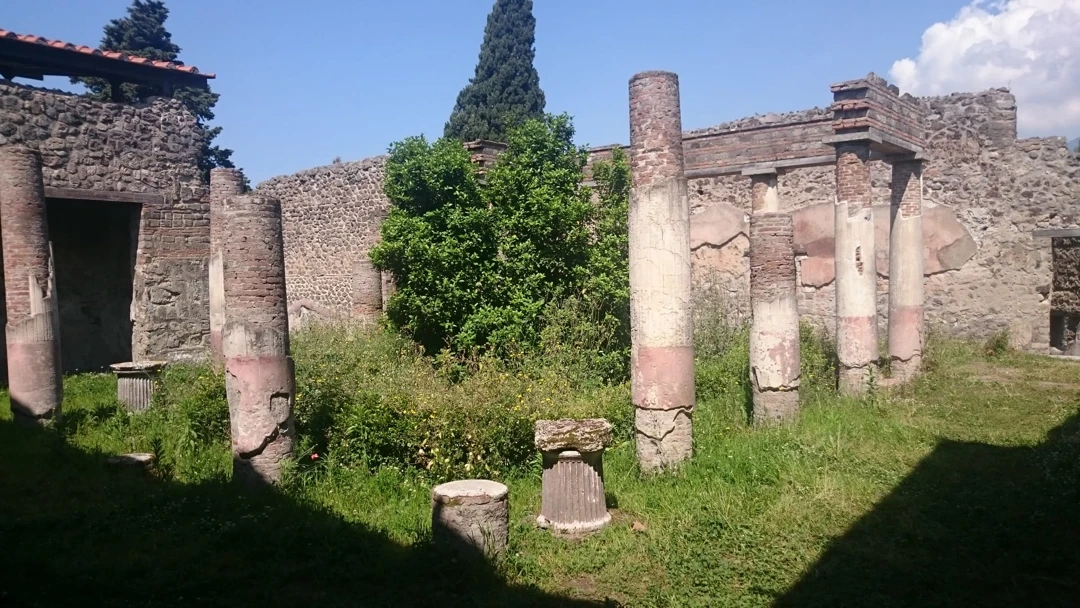 External view of Diomede estate in Pompeii - Archimeter
