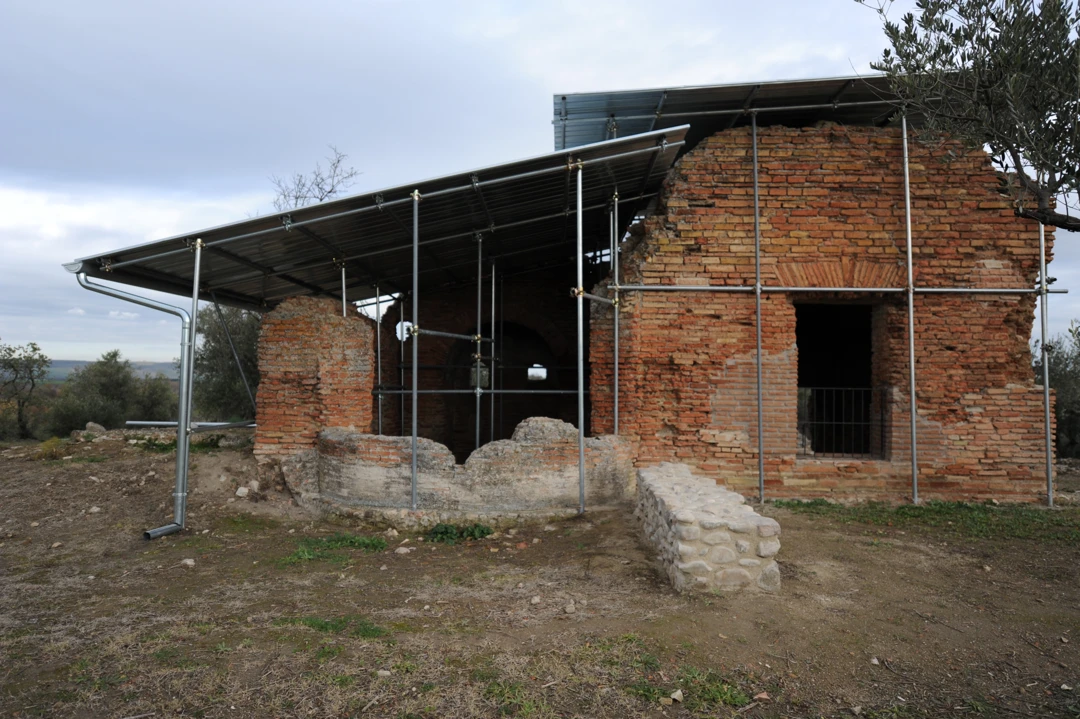 External view The Devil's House (Roman Villa) - Lavello - Archimeter